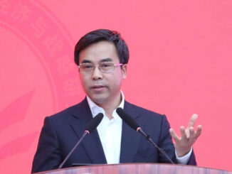 Cựu chủ tịch Ngân hàng ép chia tay rồi cướp luôn hôn thê của con trai