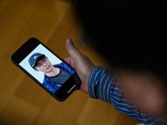 Con trai 22 tuổi đã khuất, bố nhờ AI 'hồi sinh' để được gặp lại nói chuyện: Khoảnh khắc đoàn tụ trào nước mắt nhưng nhiều người khuyên 'đừng níu kéo n