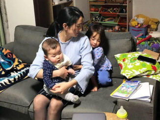 Chồng tôi đã m.ấ.t, 2 mẹ con cứ ngày ngày nương tựa vào nhau nhưng đêm nào ngủ con trai cũng bật dậy chỉ ra cửa rồi bảo ‘bố về rồi mẹ ơi’, nghe lời con nói tôi rù-ng mì-nh nhưng khi biết sự thật thì khóc nấc…
