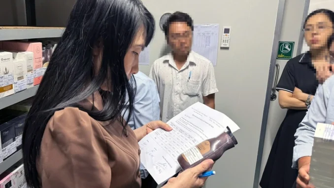 Nóng: Thống nhất khởi tố vụ án liên quan mỹ phẩm bị đình chỉ lưu hành của công ty chồng Đoàn Di Băng Nóng: Thống nhất khởi tố vụ án liên quan mỹ phẩm bị đình chỉ lưu hành của công ty chồng Đoàn Di Băng