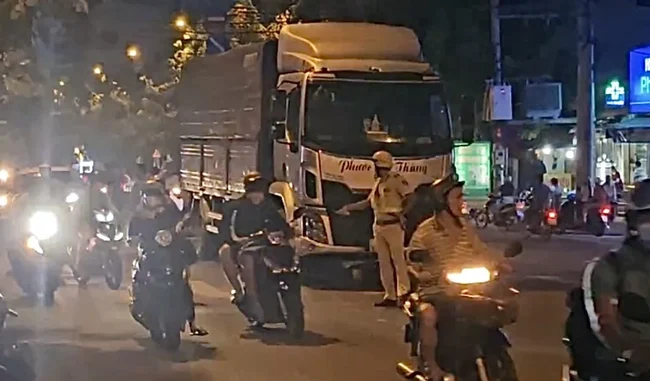 TP HCM: Tai nạn nghiêm trọng ở quận 12 tối nay TP HCM: Tai nạn nghiêm trọng ở quận 12 tối nay