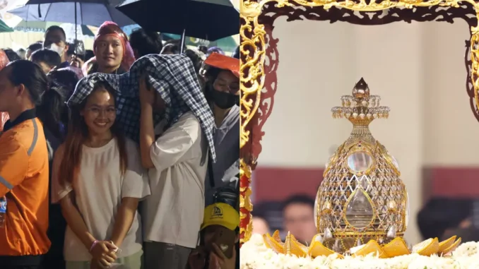 Cảnh tượng chật kín người xếp hàng từ sáng sớm đến đêm khuya để chiêm bái xá lợi Phật tại chùa Quán Sứ gây kinh ngạc Cảnh tượng chật kín người xếp hàng từ sáng sớm đến đêm khuya để chiêm bái xá lợi Phật tại chùa Quán Sứ gây kinh ngạc