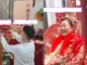 Chàng trai 20 tuổ.i quyết cưới bạn gái gần bằng tuổ.i mẹ mình, cái kết thật bất ngờ
