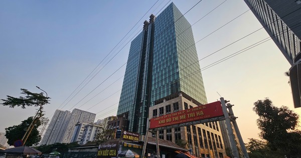 Tận thấy những tòa cao ốc ‘chết yểu’, bỏ hoang ở Hà Nội Tận thấy những tòa cao ốc ‘chết yểu’, bỏ hoang ở Hà Nội