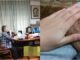 Mẹ chồng lên chăm dâu ở cữ, tới bữa ăn là đi rửa tay 3 lần: Con dâu tò mò đi theo, ôm mặt khóc nức nở