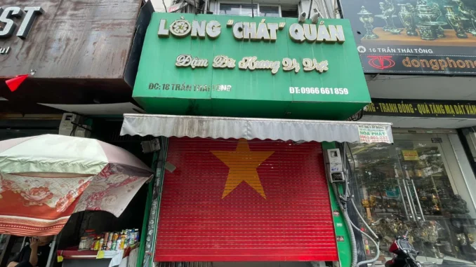 Kiểm tra đột xuất cơ sở “khoe” lòng se điếu dài 40m: Chủ quán chưa xuất trình được giấy tờ chứng minh nguồn gốc, thừa nhận “nói hơi quá” Kiểm tra đột xuất cơ sở “khoe” lòng se điếu dài 40m: Chủ quán chưa xuất trình được giấy tờ chứng minh nguồn gốc, thừa nhận “nói hơi quá”