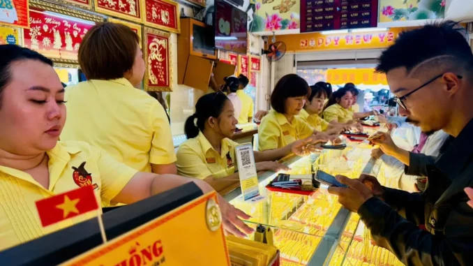Giá vàng ngày 18/5/2025: Giá vàng trong nước và vàng thế giới có tuần giảm mạnh, người mua lỗ nặng tới 6,5 triệu Giá vàng ngày 18/5/2025: Giá vàng trong nước và vàng thế giới có tuần giảm mạnh, người mua lỗ nặng tới 6,5 triệu
