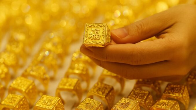 Giá vàng 1/5: Tiếp tục ‘neo’ cao kỷ lục, chuyên gia dự báo ra sao về xu hướng? Giá vàng 1/5: Tiếp tục ‘neo’ cao kỷ lục, chuyên gia dự báo ra sao về xu hướng?