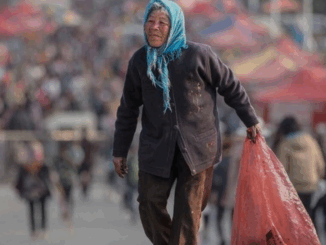 Cho bà cụ ăn xin đi nhờ xe, nào ngờ 10 phút sau thì chuyện k inh kh ủng xảy ra khiến tài xế sợ t ái m ặt