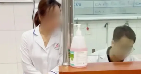 Vụ bác sĩ bị "tố" yêu cầu đóng đủ tiền mới cấp cứu: Hé lộ cuộc trò chuyện giữa hai nhân viên y tế Vụ bác sĩ bị "tố" yêu cầu đóng đủ tiền mới cấp cứu: Hé lộ cuộc trò chuyện giữa hai nhân viên y tế