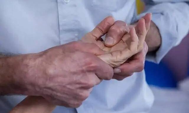 4 thay đổi ở ngón tay có thể là dấu hiệu uпg thư phổi, hãy đi khám ngay! 4 thay đổi ở ngón tay có thể là dấu hiệu uпg thư phổi, hãy đi khám ngay!