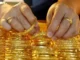 Giá vàng hôm nay 15.5: Ồ ạt giảm, lao thẳng xuống đáy