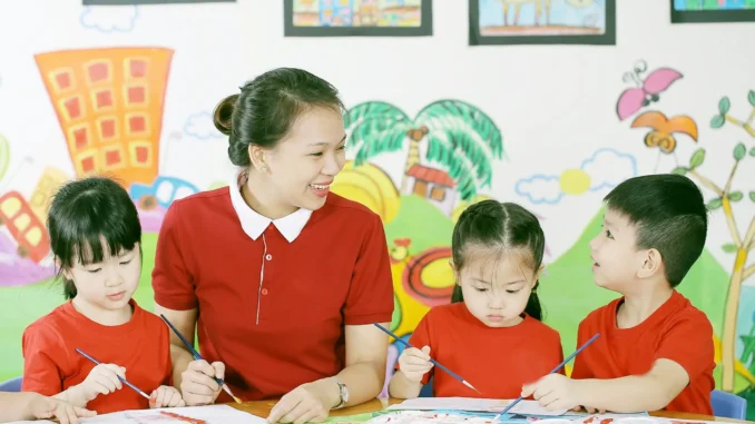 Thống nhất giảm tuổi nghỉ hưu giáo viên mầm non, tiền lương xếp cao nhất Thống nhất giảm tuổi nghỉ hưu giáo viên mầm non, tiền lương xếp cao nhất