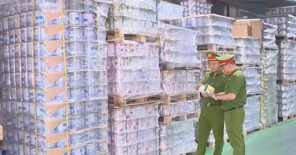Vụ sữa bột giả ở Hà Nội: Khởi tố thêm cựu tổng giám đốc Công ty CP Dược phẩm Việt Nam Vụ sữa bột giả ở Hà Nội: Khởi tố thêm cựu tổng giám đốc Công ty CP Dược phẩm Việt Nam