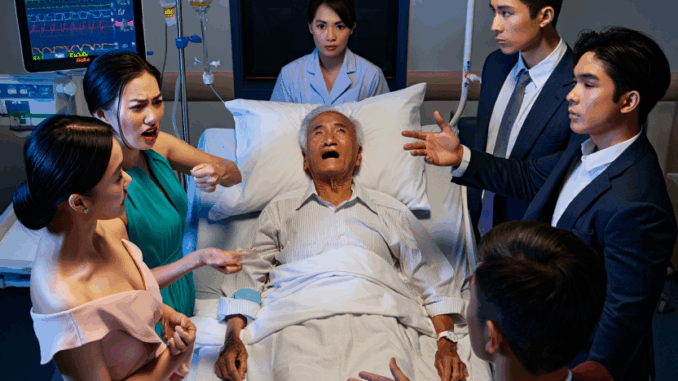Ông cụ già giàu có nhưng không nhận được tình cảm và sự quan tâm của các con, sau 1 lần gi;;ả bệnh, t;;im ông như th;;ắt lại khi nghe các con tr;;anh gi;;ành tài sản, chỉ sau 1 câu nói của ông, 6 người con phải “qu:;ỳ g:;ối xin tha” nhưng mọi thứ đã quá muộn màng… Ông cụ già giàu có nhưng không nhận được tình cảm và sự quan tâm của các con, sau 1 lần gi;;ả bệnh, t;;im ông như th;;ắt lại khi nghe các con tr;;anh gi;;ành tài sản, chỉ sau 1 câu nói của ông, 6 người con phải “qu:;ỳ g:;ối xin tha” nhưng mọi thứ đã quá muộn màng…