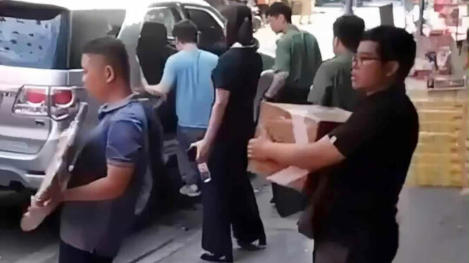 Công an khám nhà, tạm giữ TikToker Lê Việt Hùng Công an khám nhà, tạm giữ TikToker Lê Việt Hùng