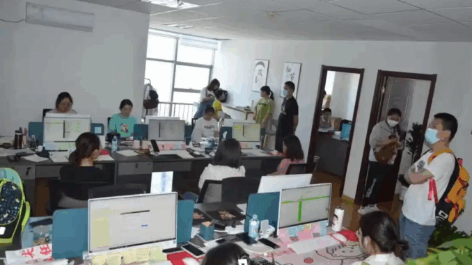 Tịch thu 38 kg vàng, trị giá 53 tỷ đồng trong căn nhà của cặp vợ chồng chuyên bán hàng livestream Tịch thu 38 kg vàng, trị giá 53 tỷ đồng trong căn nhà của cặp vợ chồng chuyên bán hàng livestream