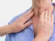 Người đàn ông 35 tuổi viêm họng h:óa tr:ị 5 lần ch::ế;t, bác sĩ qu:át: Vứt 2 thứ trong tủ lạnh đi