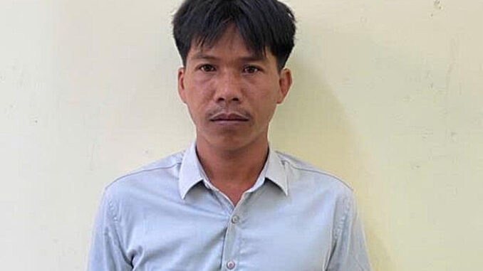 Bực xe tải chạy gây bụi, nam thanh niên rút súng bắn tài xế gục tại chỗ Bực xe tải chạy gây bụi, nam thanh niên rút súng bắn tài xế gục tại chỗ