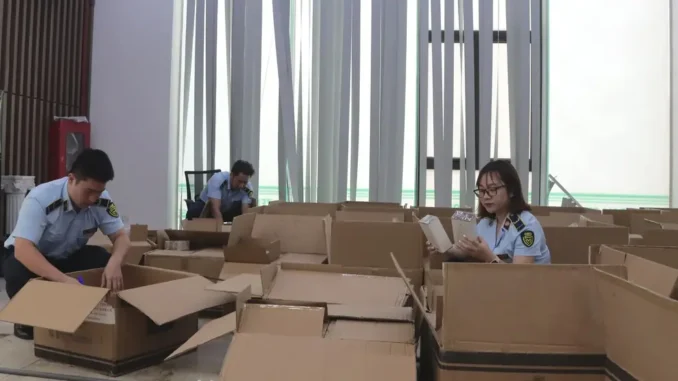 "Chiến thần" livestream cũng bán hàng giả "Chiến thần" livestream cũng bán hàng giả