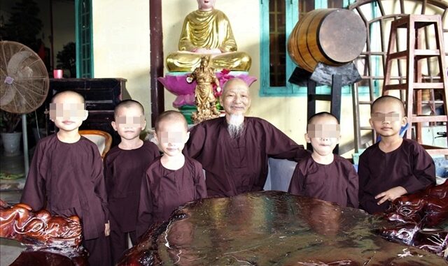 ‘Người vợ’ sắp chết vẫn bị Lê Tùng Vân lợi dụng, lộ bằng chứng thép trong vụ ‘thầy ông nội’ loạn luân ‘Người vợ’ sắp chết vẫn bị Lê Tùng Vân lợi dụng, lộ bằng chứng thép trong vụ ‘thầy ông nội’ loạn luân