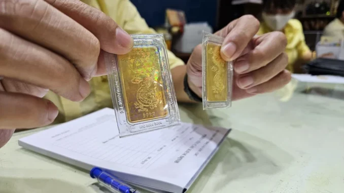 Giá vàng hôm nay 26-5: Vừa mở cửa, vàng miếng SJC rớt cả triệu đồng Giá vàng hôm nay 26-5: Vừa mở cửa, vàng miếng SJC rớt cả triệu đồng