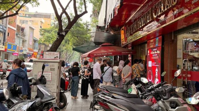 Giá vàng tăng cao, chờ mòn mỏi mới mua được 1 chỉ vàng Giá vàng tăng cao, chờ mòn mỏi mới mua được 1 chỉ vàng