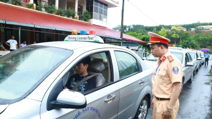 Công an Tuyên Quang lần đầu tổ chức sát hạch, cấp bằng lái xe Công an Tuyên Quang lần đầu tổ chức sát hạch, cấp bằng lái xe