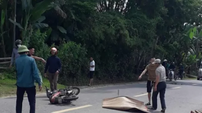 Va chạm liên tiếp với 2 xe ô tô, nam thanh niên không qua khỏi Va chạm liên tiếp với 2 xe ô tô, nam thanh niên không qua khỏi