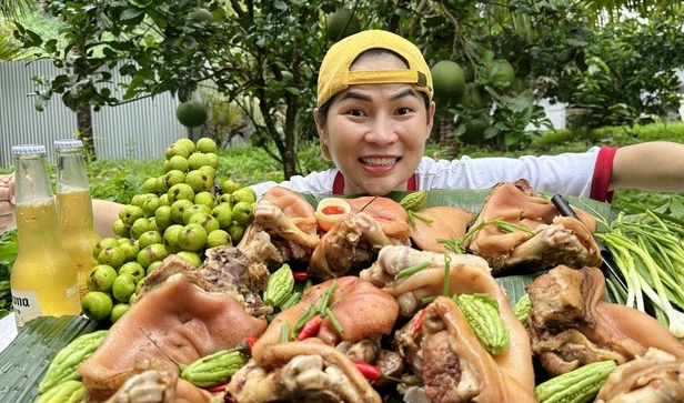 Quản lý của TikToker ăn 15 kg lòng xe điếu: ‘Sức khỏe Nga Sumo vẫn ổn’ Quản lý của TikToker ăn 15 kg lòng xe điếu: ‘Sức khỏe Nga Sumo vẫn ổn’