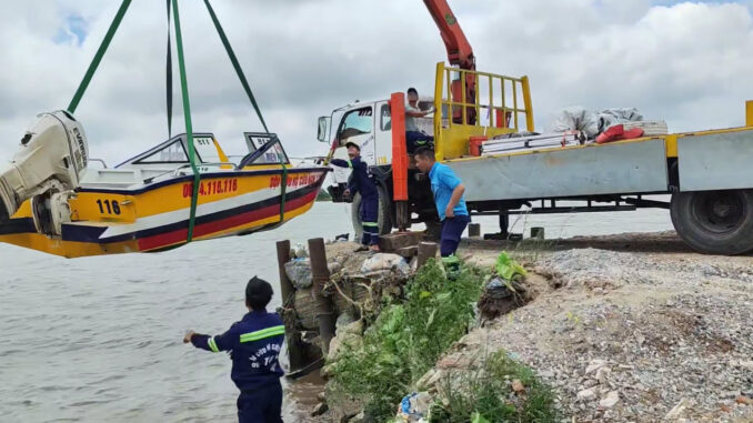 Thái Bình: Con trượt chân trôi xuống sông, mẹ chạy đến cứu cũng bị nước cuốn theo Thái Bình: Con trượt chân trôi xuống sông, mẹ chạy đến cứu cũng bị nước cuốn theo