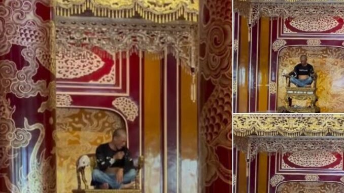 Xôn xao hình ảnh người đàn ông ngồi lên ngai vàng – Bảo vật Quốc gia ở Đại nội Huế Xôn xao hình ảnh người đàn ông ngồi lên ngai vàng – Bảo vật Quốc gia ở Đại nội Huế