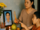 “Chồng đi biển gặp bão mất liên lạc đã 2 năm, tôi vẫn lập di ảnh thắp hương chồng mỗi ngày giỗ…