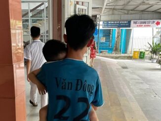 Bé trai vụ ‘không được cấp cứu vì chưa đủ tiền viện phí’ cai máy thở