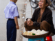 Bà cụ bán xôi ven đường luôn â:n h:ận vì năm xưa lỡ gửi c:on cho người khác nuôi, 40 năm sau bà cụ suýt ch:e:ett ng:;ấ:t khi 1 c:;ậu b:;é bước tới mua xôi rồi h:ố:t h:;oảng nhìn bà “Ơ, bà nội!”, bức thư “Mong con sống tốt bên gia đình mới” đã nói lên tất cả…