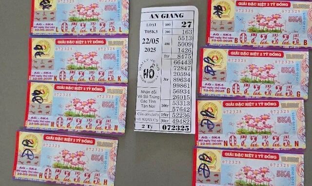 Trời không phụ l:òng người: Mua vé số mong có tiền ch;;ữa b;;ệnh cho mẹ, anh công nhân ở Bình Dương trúng 2 tỷ đồng Trời không phụ l:òng người: Mua vé số mong có tiền ch;;ữa b;;ệnh cho mẹ, anh công nhân ở Bình Dương trúng 2 tỷ đồng