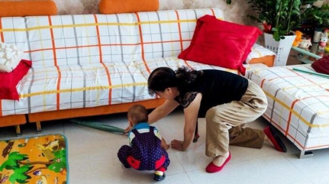 Trời mưa rét, mẹ chồng bưng bát cháo lạnh ngắt cho cháu ăn, tôi tức giận cầm hất ra giữa sàn. Đến lúc nhìn thấy thứ phía dưới mà bật khóc nức nở… Trời mưa rét, mẹ chồng bưng bát cháo lạnh ngắt cho cháu ăn, tôi tức giận cầm hất ra giữa sàn. Đến lúc nhìn thấy thứ phía dưới mà bật khóc nức nở…