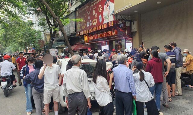 Mẹ nhờ giữ hộ 160 chỉ vàng, người đàn ông ở TP.HCM đem bán gửi tiết kiệm, cái kết bất ngờ sau 1 tuần Mẹ nhờ giữ hộ 160 chỉ vàng, người đàn ông ở TP.HCM đem bán gửi tiết kiệm, cái kết bất ngờ sau 1 tuần