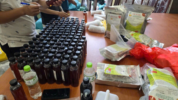 Vợ chồng Chu Văn Diễn bán thuốc hỗ trợ sinh lý giả thu 20 tỷ đồng trong 6 tháng Vợ chồng Chu Văn Diễn bán thuốc hỗ trợ sinh lý giả thu 20 tỷ đồng trong 6 tháng