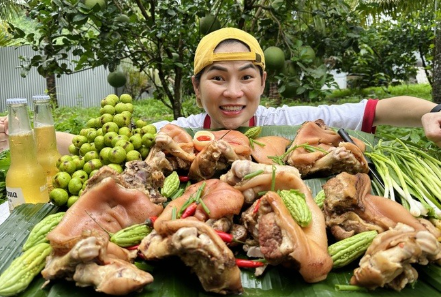 Quản lý của TikToker ăn 15 kg lòng xe điếu: ‘Sức khỏe Nga Sumo vẫn ổn’ Quản lý của TikToker ăn 15 kg lòng xe điếu: ‘Sức khỏe Nga Sumo vẫn ổn’
