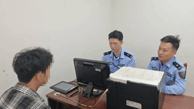 Mẹ vừa thông báo chuyển khoản thành công 300 triệu đồng, nam sinh xác nhận rồi liền báo cảnh sát Mẹ vừa thông báo chuyển khoản thành công 300 triệu đồng, nam sinh xác nhận rồi liền báo cảnh sát