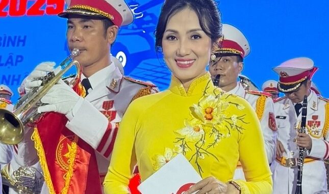 Chân dung nữ MC khiến bà con cả nước nhớ nhung mãi sau ngày Đại lễ 30/4 Chân dung nữ MC khiến bà con cả nước nhớ nhung mãi sau ngày Đại lễ 30/4