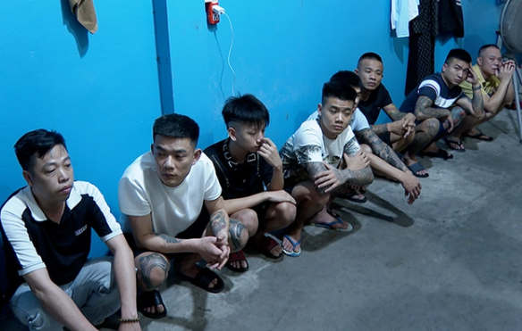 Phát hiện 28 nữ nhân viên trong khu nhà tr ọ r à o k::í n d ây thép g:::”ai ở Thái Bình Phát hiện 28 nữ nhân viên trong khu nhà tr ọ r à o k::í n d ây thép g:::”ai ở Thái Bình