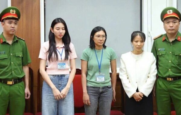 Hoa hậu Thùy Tiên bị tước danh hiệu ‘Gương mặt trẻ Việt Nam tiêu biểu’ Hoa hậu Thùy Tiên bị tước danh hiệu ‘Gương mặt trẻ Việt Nam tiêu biểu’