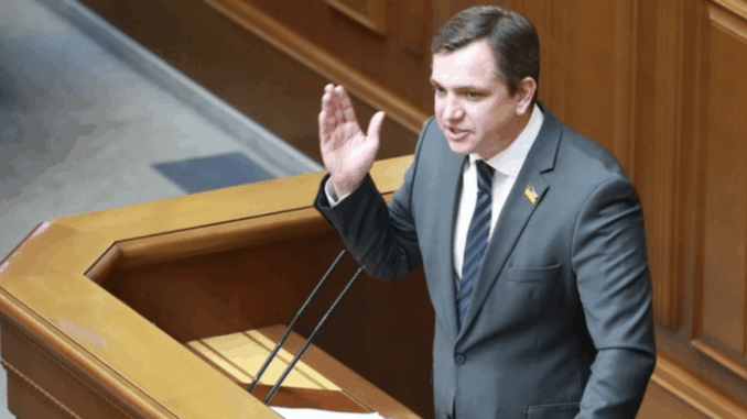 Nghị sĩ Ukraine đe dọa tấn công Quảng trường Đỏ vào Ngày Chiến thắng Nghị sĩ Ukraine đe dọa tấn công Quảng trường Đỏ vào Ngày Chiến thắng
