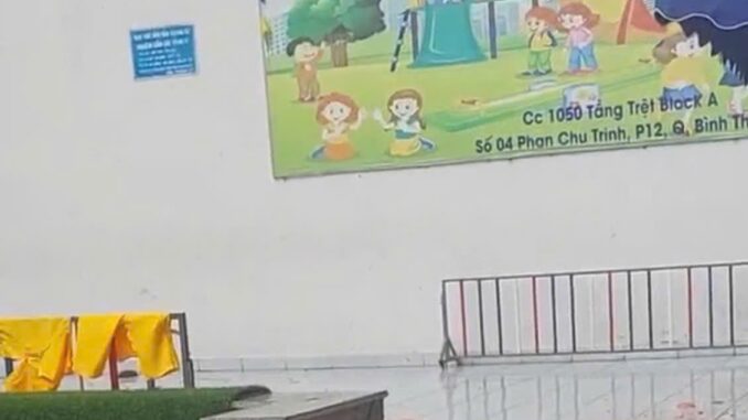 Nhân viên ngân hàng rơi từ tầng 20 chung cư tử vong Nhân viên ngân hàng rơi từ tầng 20 chung cư tử vong