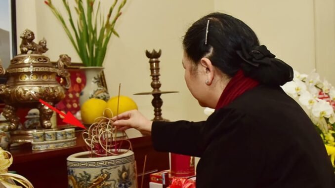 Người xưa dặn: Thắp hương không ước 2 nguyện, bái Phật không cầu 3 điều”, là điều gì? Người xưa dặn: Thắp hương không ước 2 nguyện, bái Phật không cầu 3 điều”, là điều gì?