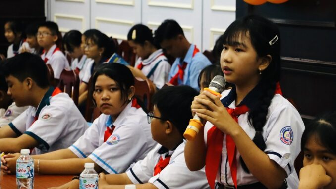Thiếu nhi Cà Mau chất vấn lãnh đạo tỉnh về sữa giả, thuốc lá điện tử Thiếu nhi Cà Mau chất vấn lãnh đạo tỉnh về sữa giả, thuốc lá điện tử