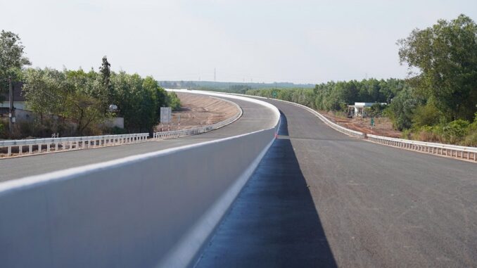 Thủ tướng yêu cầu khởi công cao tốc Hồ Tràm – sân bay Long Thành dịp 2-9 Thủ tướng yêu cầu khởi công cao tốc Hồ Tràm – sân bay Long Thành dịp 2-9