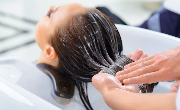 2 sự thật cần biết về việc ‘gội đầu ngoài tiệm’, chị em nên cân nhắc lại nhé 2 sự thật cần biết về việc ‘gội đầu ngoài tiệm’, chị em nên cân nhắc lại nhé